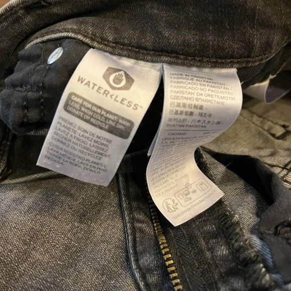 Levi's Black High Rise Jean Shorts - Picture 4 of 4